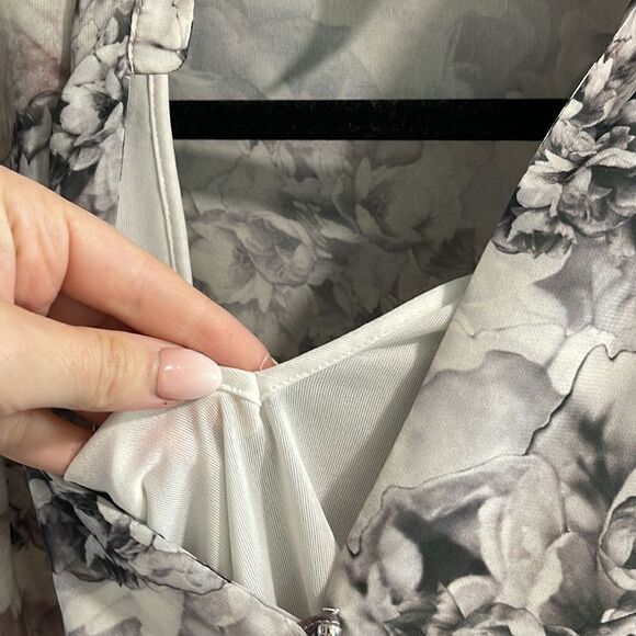 EUC H&M Gray Flora V-Neck Wrap Blouse Size 6/S - Picture 6 of 9